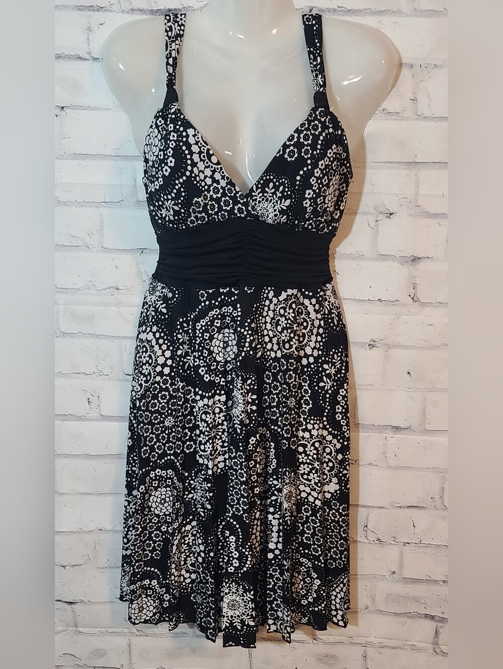 Speechless Y2K Tie Waist Flattering Sleeveless Black White Floral Dress M